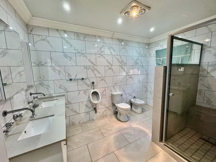 5 Bedroom Property for Sale in Mooivallei Park North West